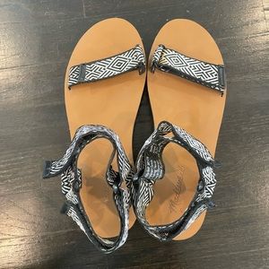 Madewell sandal with Velcro straps